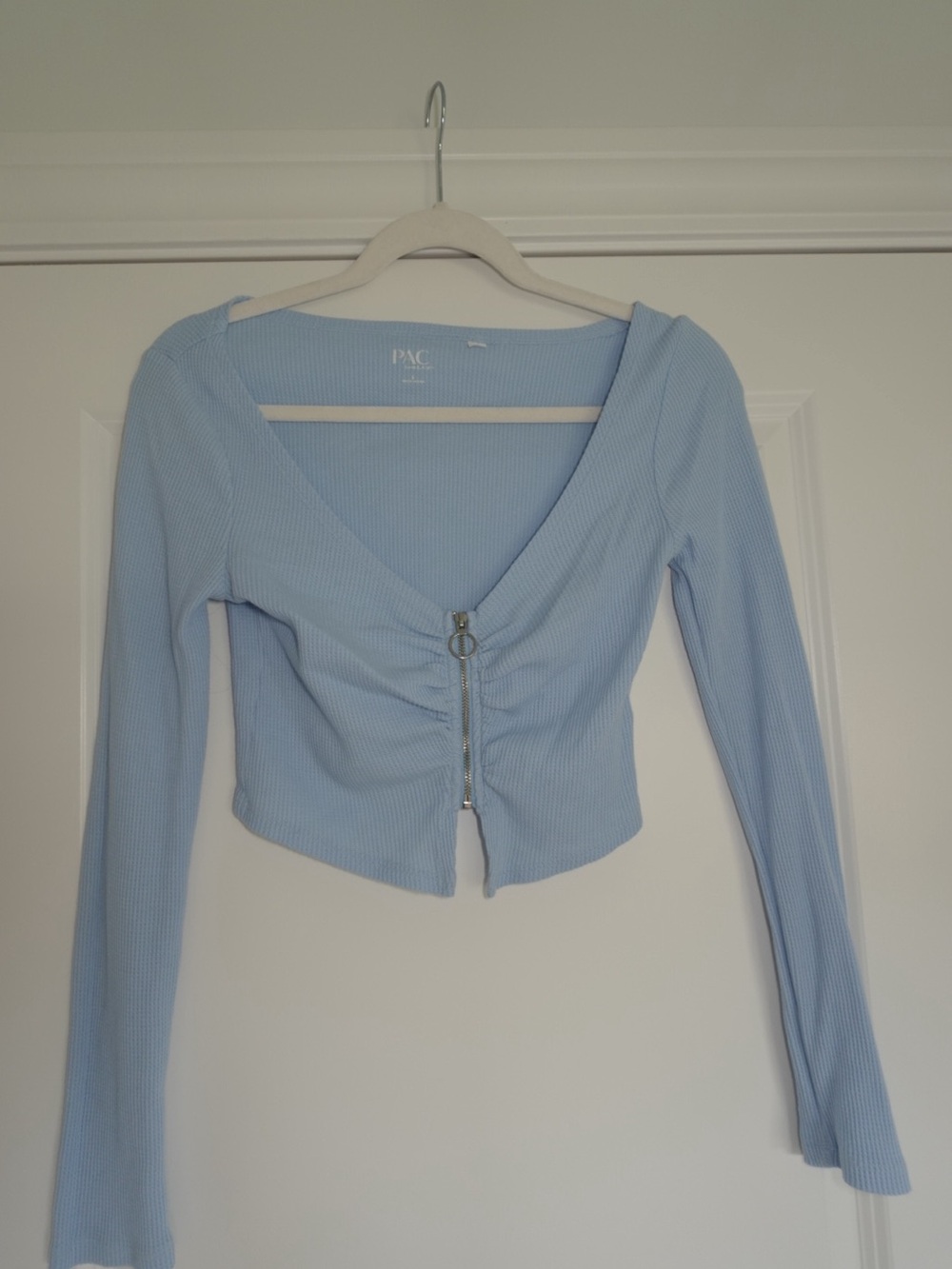 Light Blue Ribbed Long-Sleeve V-Neck Zip Crop Top